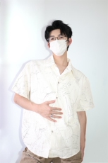 小众解构肌理感黑色裂纹衬衫男夏季高级感痞帅冰丝休闲百搭上衣服，男装T恤，电商B319