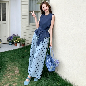 松弛感时尚洋气套装女夏季新款圆领无袖收腰上衣波点阔腿裤两件套图片