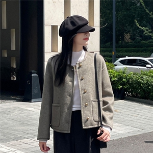 2025年秋季新款百搭女士带兜系扣圆领羊毛开衫图片