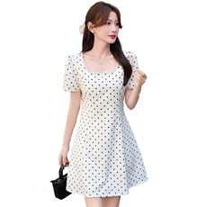 2025年夏季新款方领气质收腰显瘦时尚清新连衣裙，女装连衣裙，心心服饰