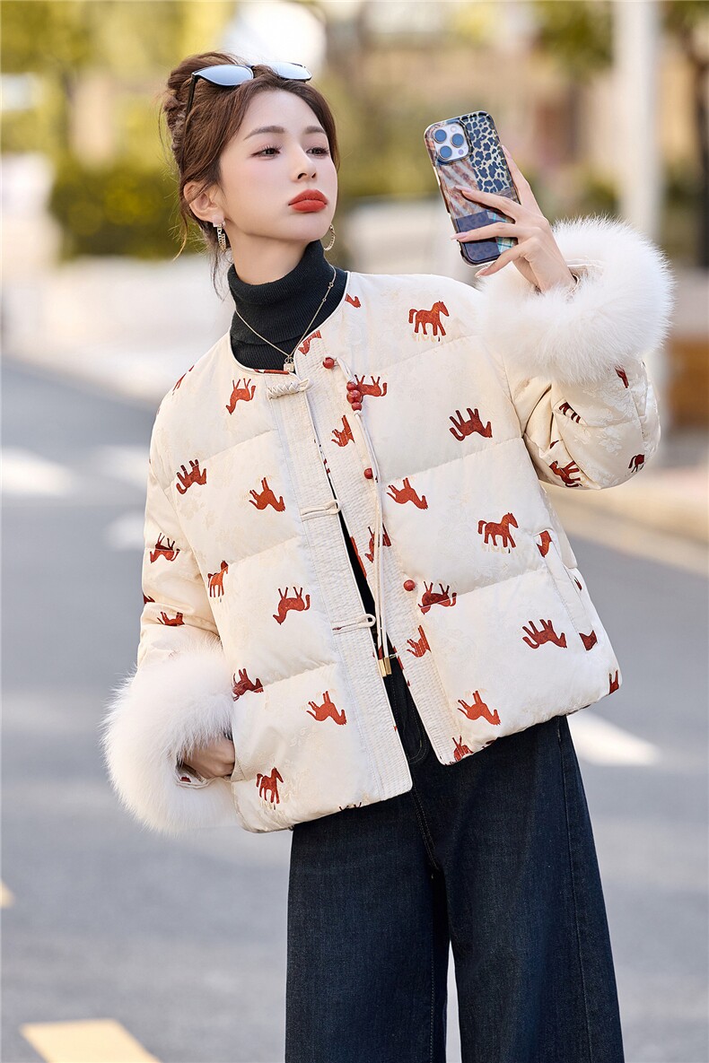 新中式盘扣提花真狐狸毛短款羽绒服女2025年冬季时尚外套90白鸭绒,女装羽绒服,润尚靓点