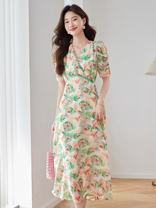 法式V领气质印花连衣裙女2025夏季新款修身显瘦洋气减龄碎花长裙图片