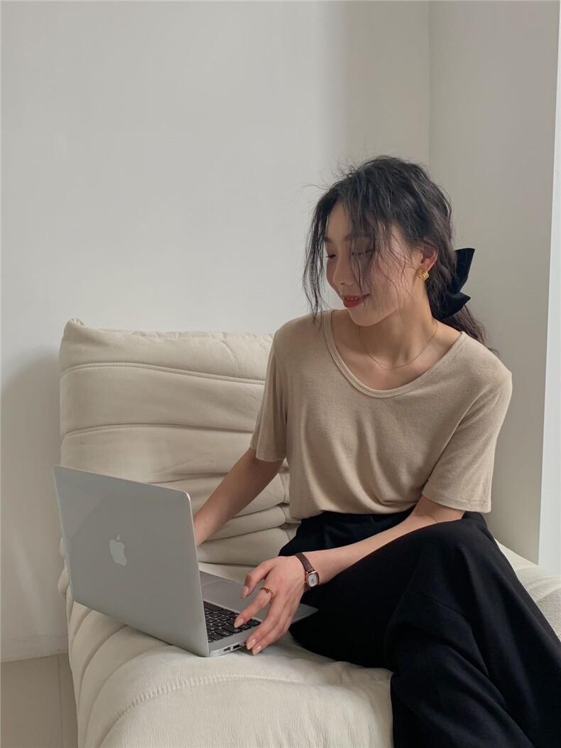 女友鹅蛋领设计百搭好看长袖,针织衫/毛衣,洛丽兰可