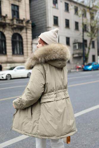 2021冬款上新大毛领袖口腰间抽绳设计休闲90绒羽绒服，女装羽绒服，红雀纺