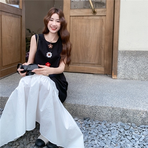 立体花朵背心裙套装女2025夏季新款独特漂亮白色A字半身裙两件套图片