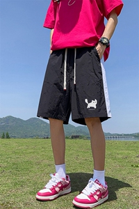 夏季薄款多巴胺短裤男粉色休闲冰丝速干五分裤潮流宽松运动篮球裤图片