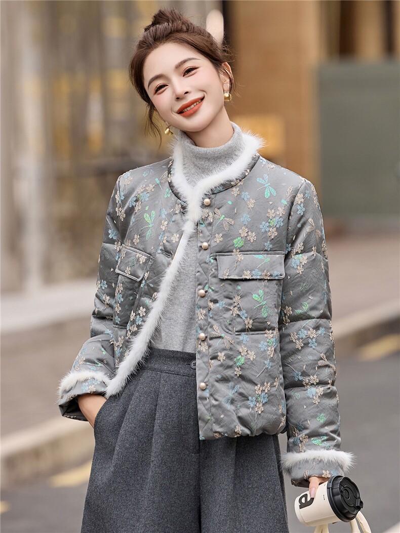 【现货现货】冬季新款新中式刺绣羽绒服短款2025水貂毛拼接厚外套,女装羽绒服,一安秀