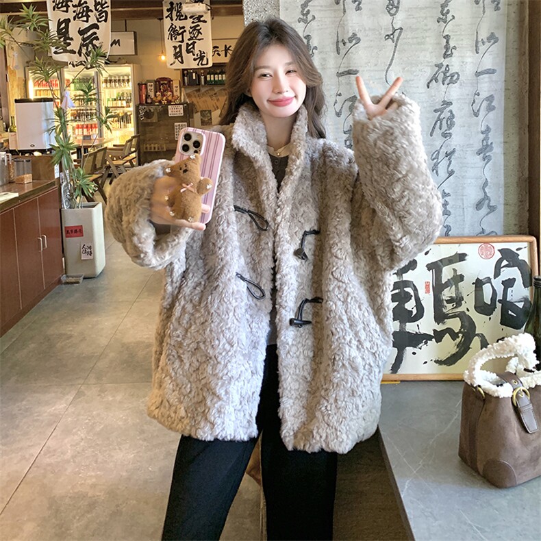 学院风牛角扣灰色立领羊羔毛外套女冬2024新款超好看加绒加厚棉服,女装毛呢外套,C位