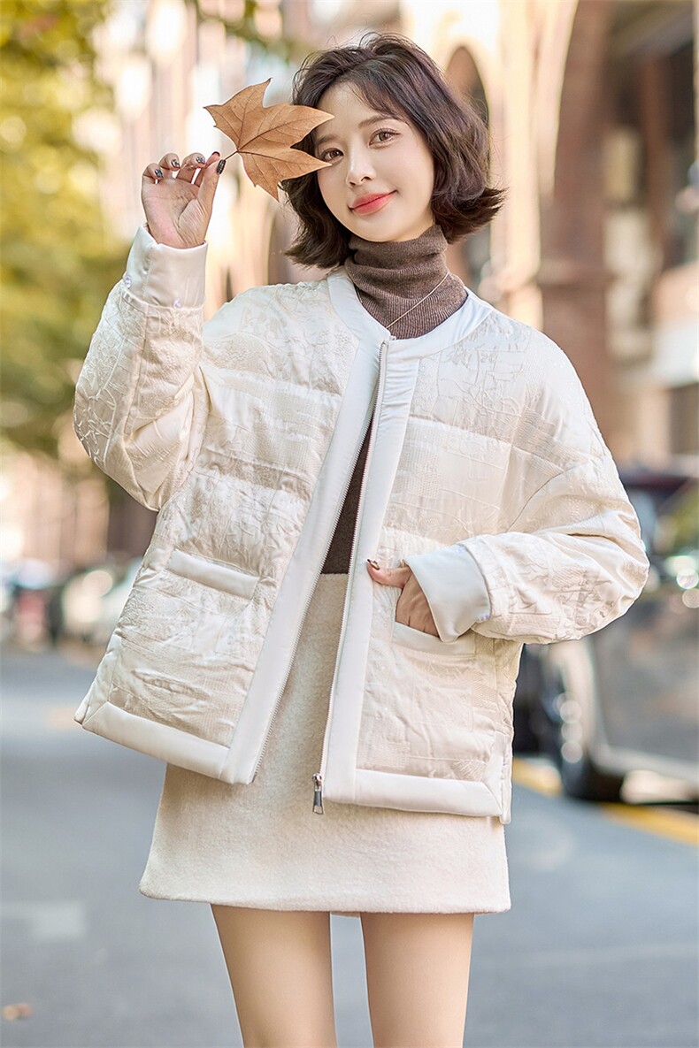 手袖狐狸毛拼接羽绒服女短款2024年新款重工刺绣亮片提花保暖外套,女装羽绒服,韩蜜菓