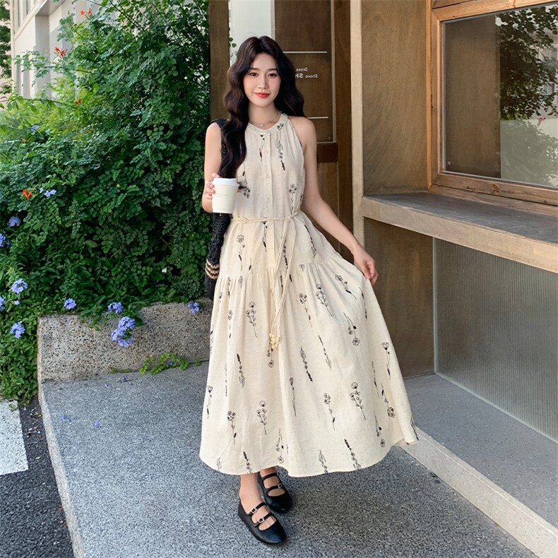 新中式碎花挂脖吊带连衣裙女夏多巴胺绝美云南旅游海边度假沙滩裙图片