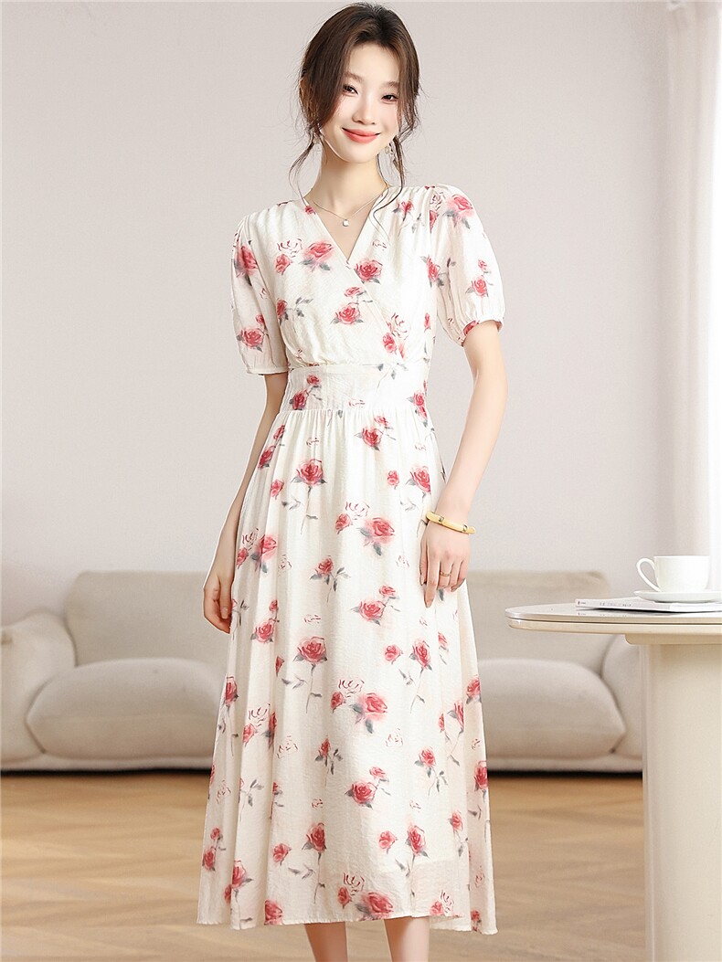 2026夏季新款玫瑰碎花连衣裙女V领泡泡袖收腰显瘦中长款茶歇裙,女装连衣裙,艾米