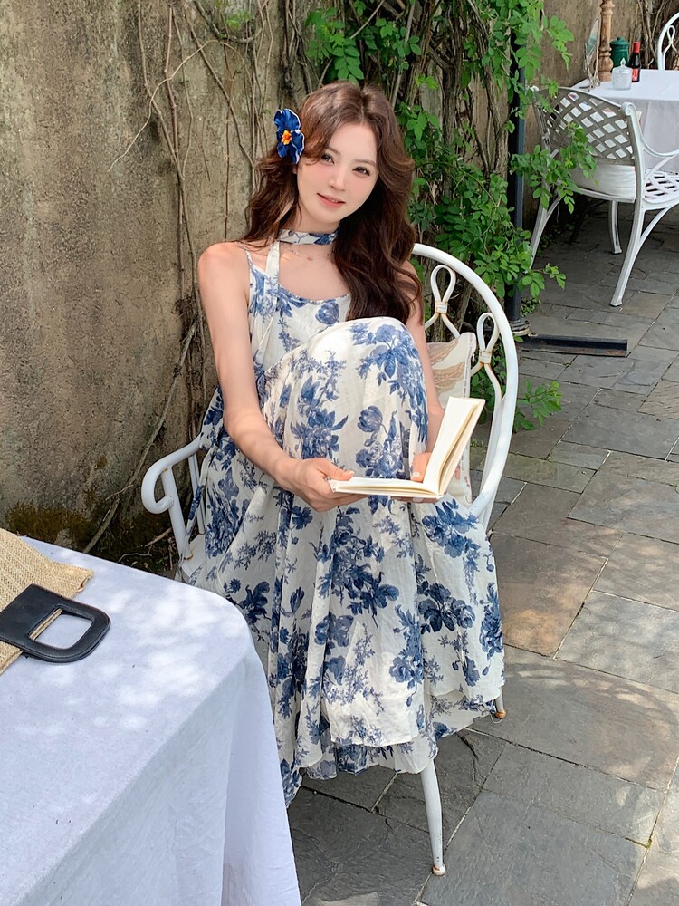 2025年夏季文艺复古植物花卉印花吊带裙可爱甜美,女装连衣裙,诺蝶