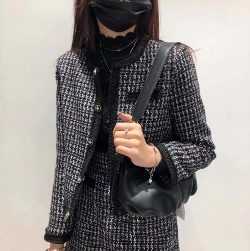 小香风套装
现货
秋款上新,女装职业装,雪莉雷拉