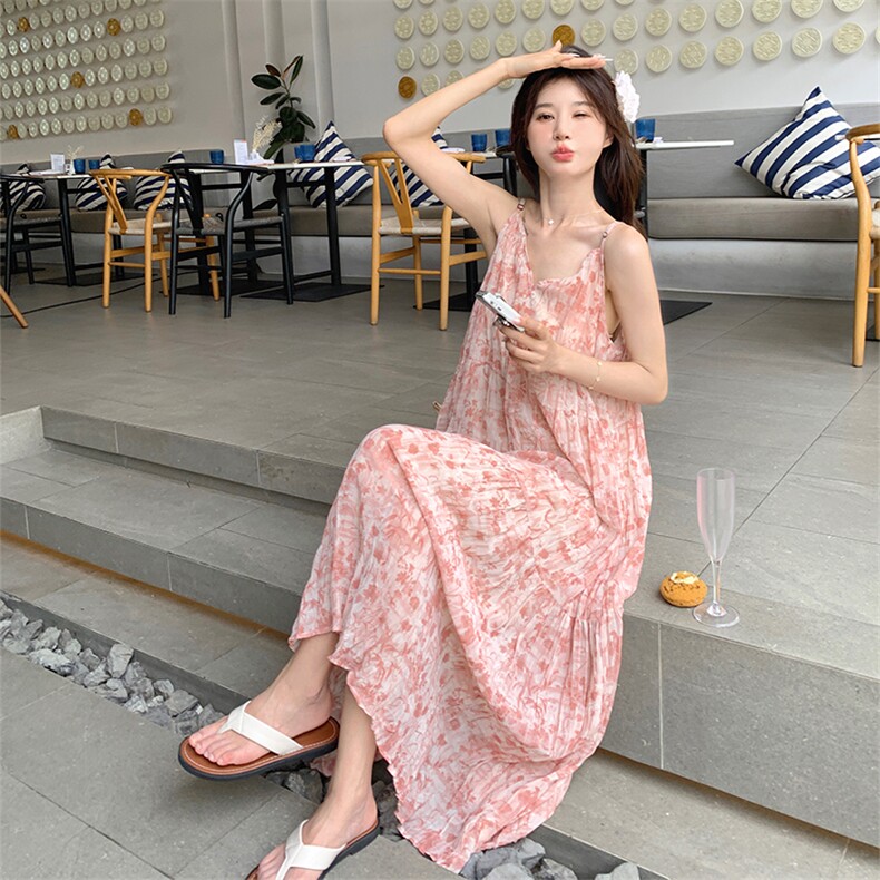 法式温柔粉色碎花吊带连衣裙女2025夏季新款度假风v领显瘦长裙,女装连衣裙,2C030