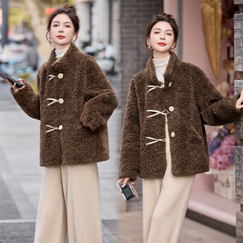 2025年冬季蝴蝶结插肩袖宽松型立领加厚，女装羊羔毛/颗粒绒，秀美人生