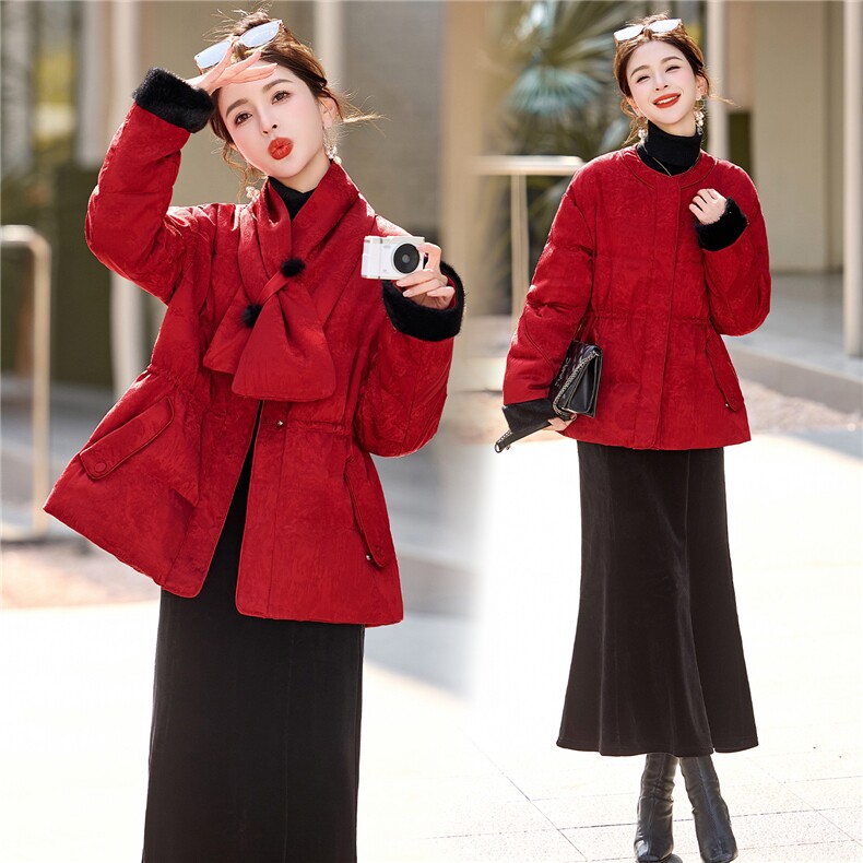 大货已出2025圣诞90羽绒服女冬新款收腰新中式淑女圆领中长款外套，女装羽绒服，依万里