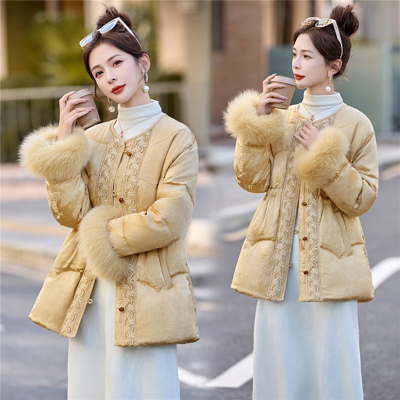 新中式压花钉珠真狐狸毛羽绒服女2025年冬季中长款外套90白鸭绒,女装羽绒服,润尚靓点