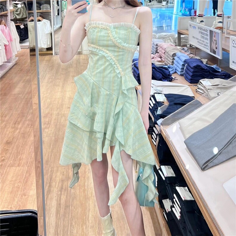 度假风绿色吊带连衣裙女不规则拼接设计感收腰显瘦中长裙,女装连衣裙,星座506A