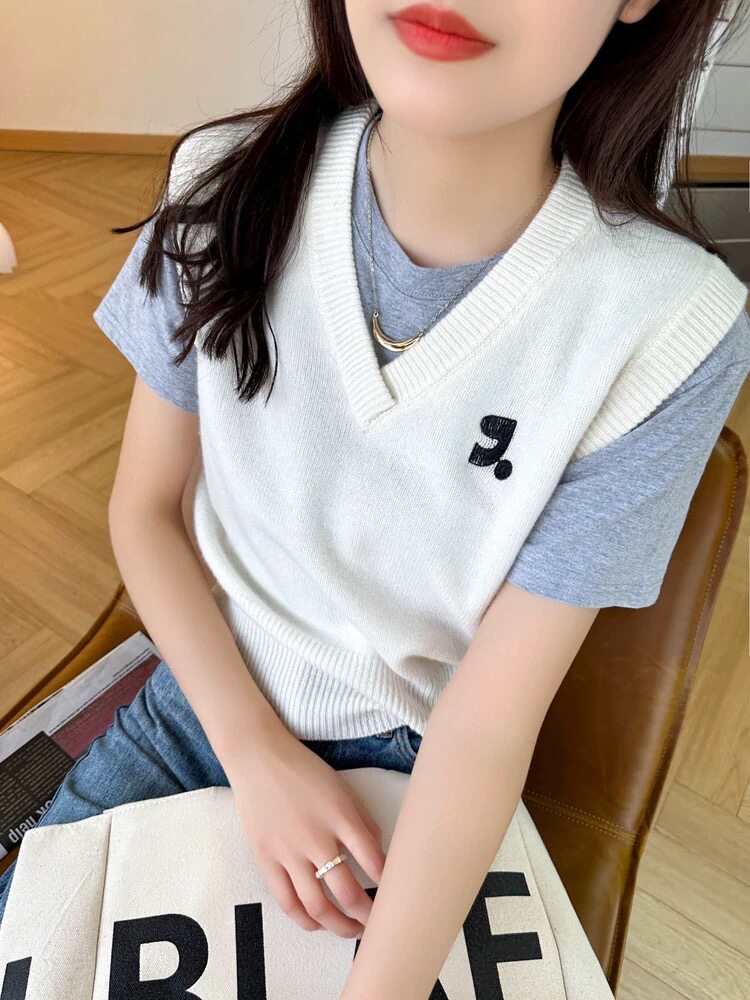 2025年秋季百搭双股刺绣V领马甲，女装马甲，德聚羊绒