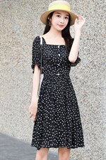 中长款显瘦高腰黑色圆点方领连衣裙，女装连衣裙，寒都衣屋