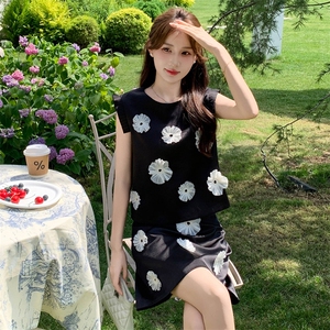 小香风气质立体花朵套装女2026夏新款无袖背心显瘦半身短裙两件套图片