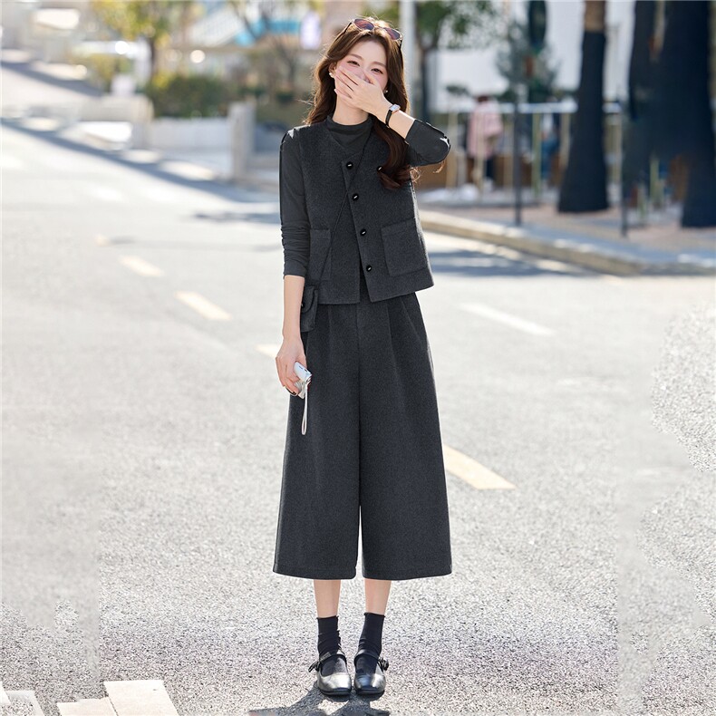 韩系高级感新年红呢料马甲套装女2026春秋季新款质感阔腿裤三件套,女装套装/套裙,意芙