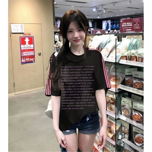 抖音得物品质二开240克宽松纯棉美式潮牌印花三条杠中性风短袖T恤图片