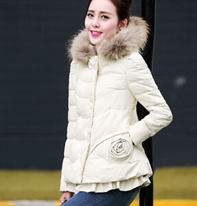 时尚保暖女士棉服 修身显瘦短款羽绒外套 大毛领设计 冬季必备单品图片