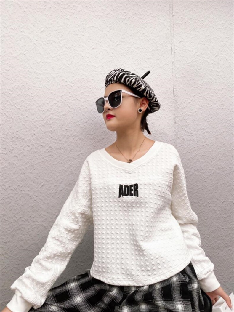 现货2021秋装Ｖ领小心机卫衣，女装卫衣/绒衫，OGENI 欧葛妮