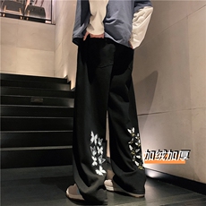 黑色