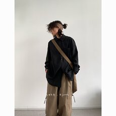 黑色