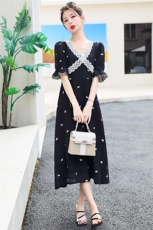 连衣裙V领高腰2023年夏季长款舒适气质绣花连衣裙，女装连衣裙，冬木谷雨