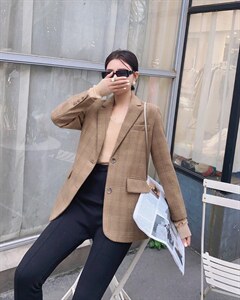 拼皮腰带款羊毛西服外套图片