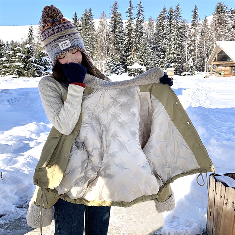 独特超好看绿色短款翻领工装派克羽绒服女冬2024新款设计感厚外套，女装羽绒服，C位