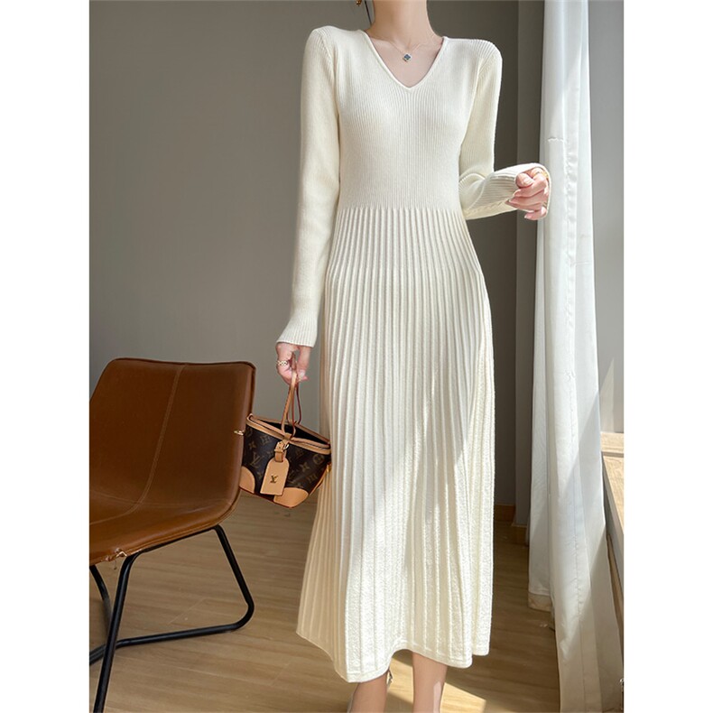 配大衣的针织连衣裙女秋冬气质名媛高级感收腰内搭a字毛衣裙长裙,女装连衣裙,越洋羊