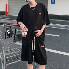 黑色