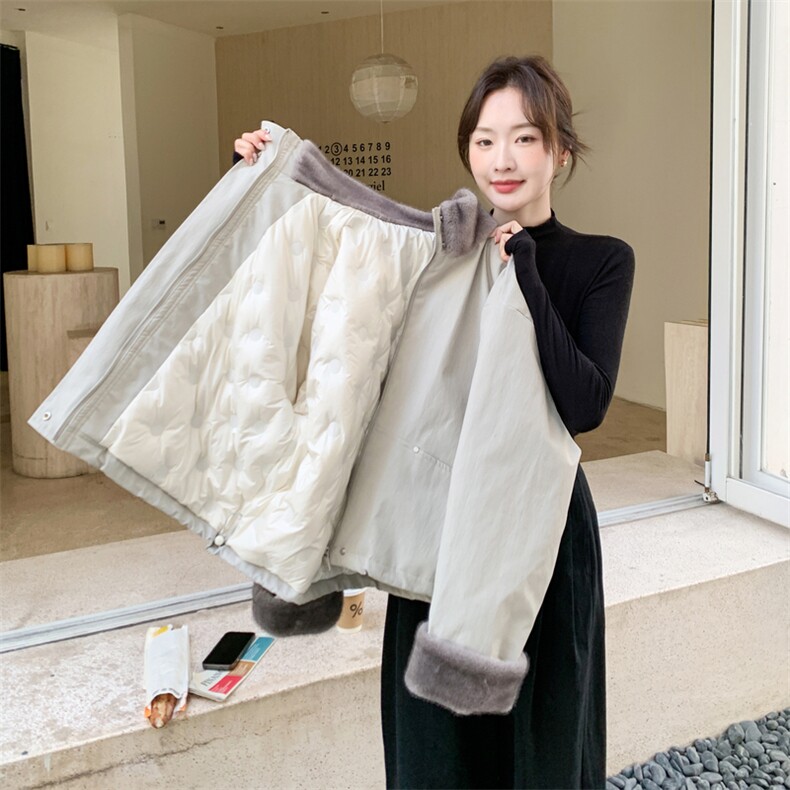 率性简约风毛绒拼接羽绒服女2025冬新款休闲气质防风立领羽绒外套,女装羽绒服,艾米莉亚