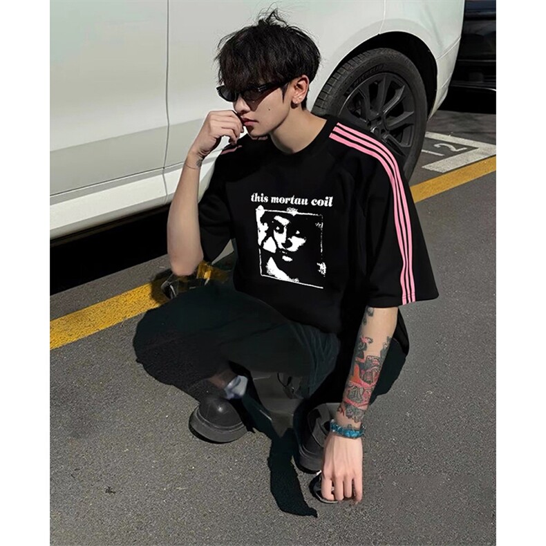 抖音得物品质二开240克宽松纯棉美式潮牌印花三条杠中性风短袖T恤,男装T恤,电商A486