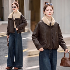 羊羔毛领拼接PU皮羽绒服女2025冬季新款小个子气质显瘦白鸭绒外套，女装羽绒服，衣之秀