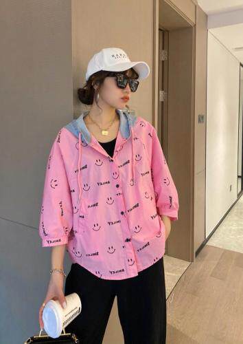 【现货】夏季新款牛仔拼接连帽笑脸七分袖排扣防晒外套，女装，微迪菲