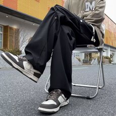 黑色