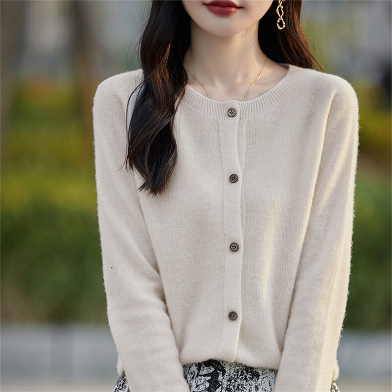 2025年秋季常规款通勤单件长袖单排扣开衫时尚百搭，女装针织衫/毛衣，斯美雅安迪绒