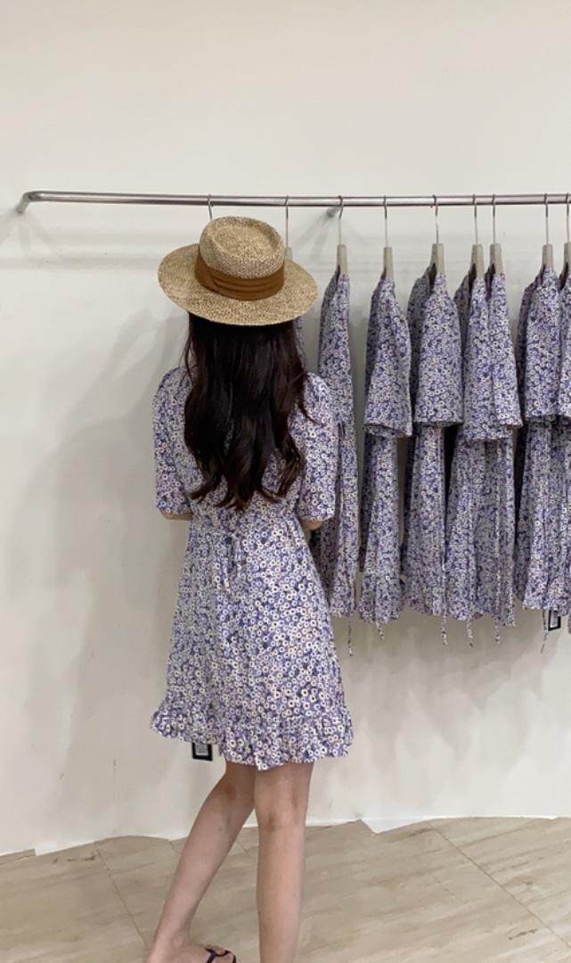 夏季新款韩版花色连衣裙，女装连衣裙，唇蔻