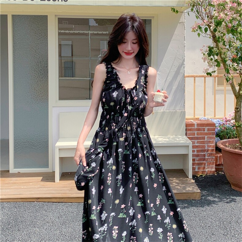 黑色法式复古V领碎花连衣裙女2025夏季新款独特收腰设计感背心裙,女装连衣裙,2C118
