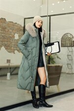 90白鸭绒狐狸毛领，两色四码，其它，伊艺不舍