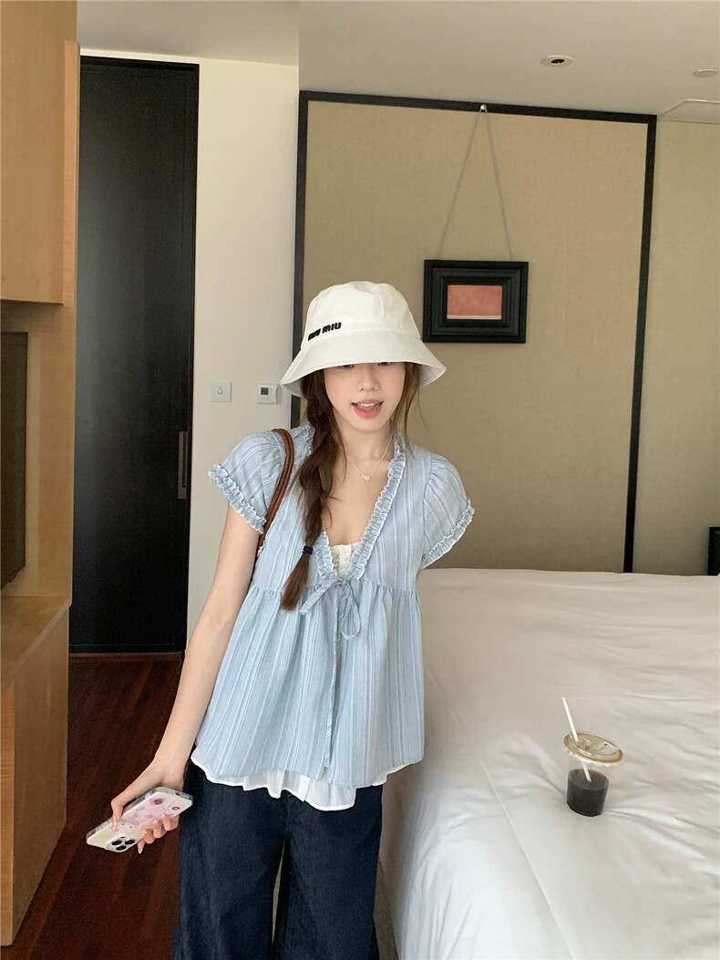 重工蕾丝拼接假两件短袖V领木耳边系带设计感上衣,女装T恤,湘姗