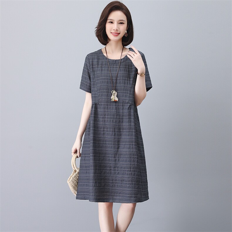 中年今年流行条纹连衣裙女夏季宽松减龄显瘦遮肚妈妈休闲中长裙子，女装连衣裙，忆绮罗