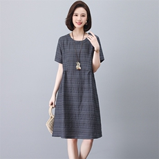 中年今年流行条纹连衣裙女夏季宽松减龄显瘦遮肚妈妈休闲中长裙子，女装连衣裙，忆绮罗