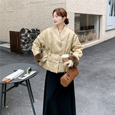 新中式V领提花毛毛羽绒服2025冬新款设计感收腰显瘦90白鸭绒外套，女装羽绒服，2C159