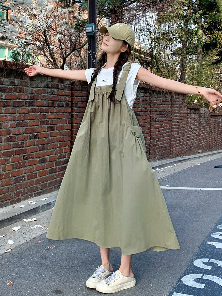 ootd穿搭慵懒风军绿色工装背带连衣裙女夏2025超火好看长裙两件套,女装运动套装,浙宝285（原212）